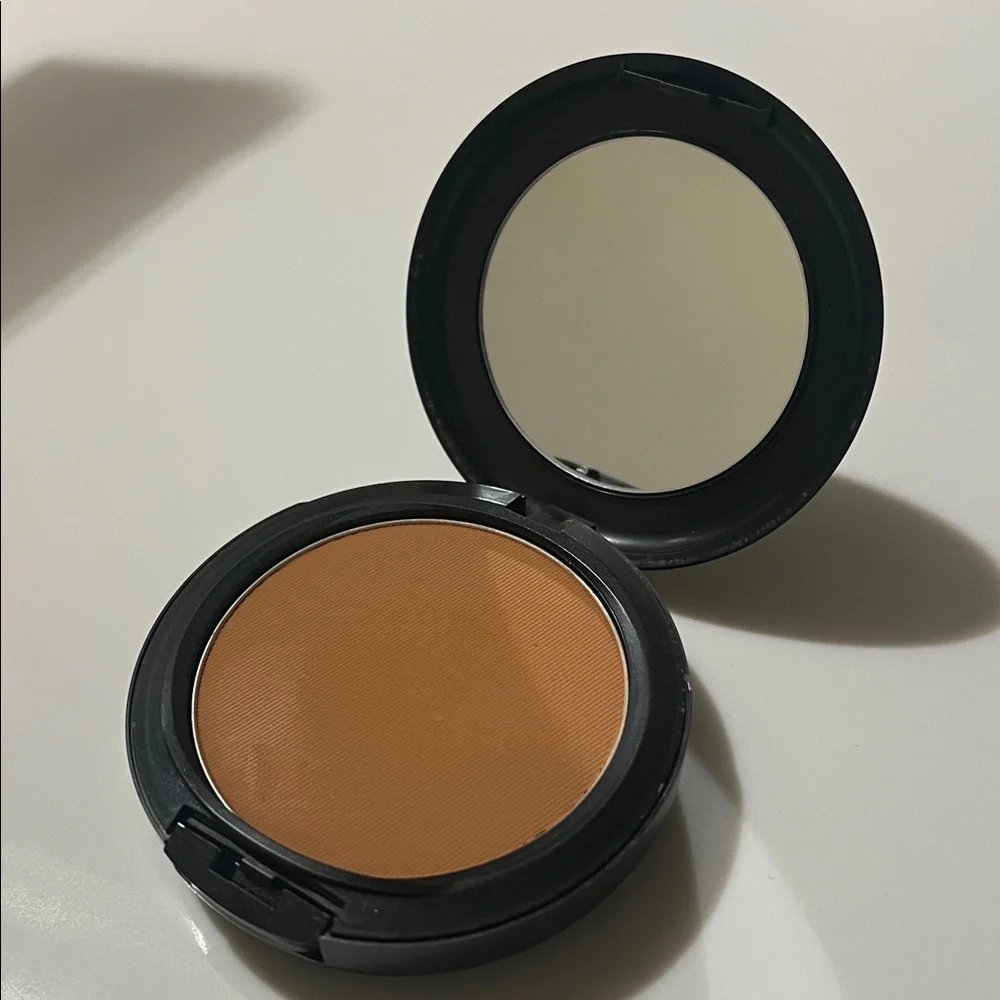 MAC studio Fix NW44 - Picture 2 of 7